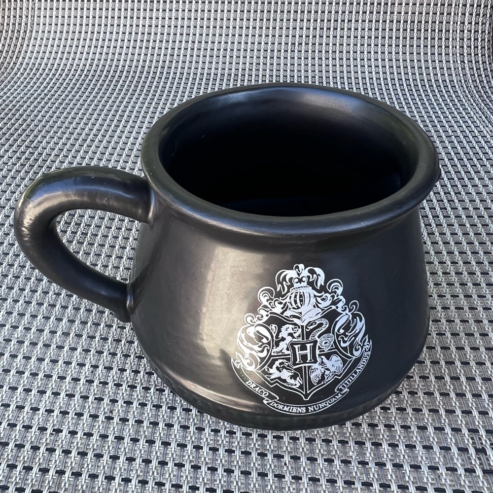 Black Hogwarts Crest Ceramic Mug - Coffee & Tea Accessory